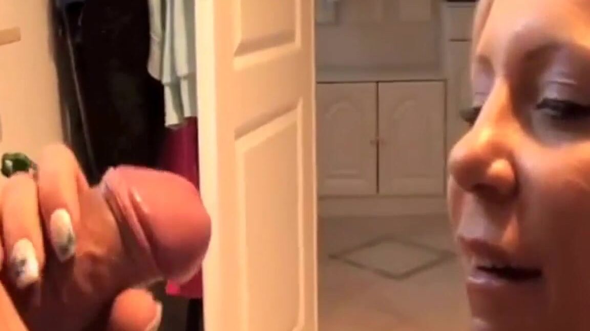 Sharon Privat - Heizungsmonteur in Naturalien bezahlt und der wichst mir einfach rein MyDirtyHobby