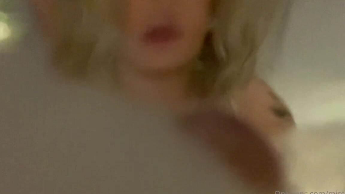 Miss Cassi Nicknamed Misscassi Onlyfans It S Hot Outside Let Me Cool You Down Baby