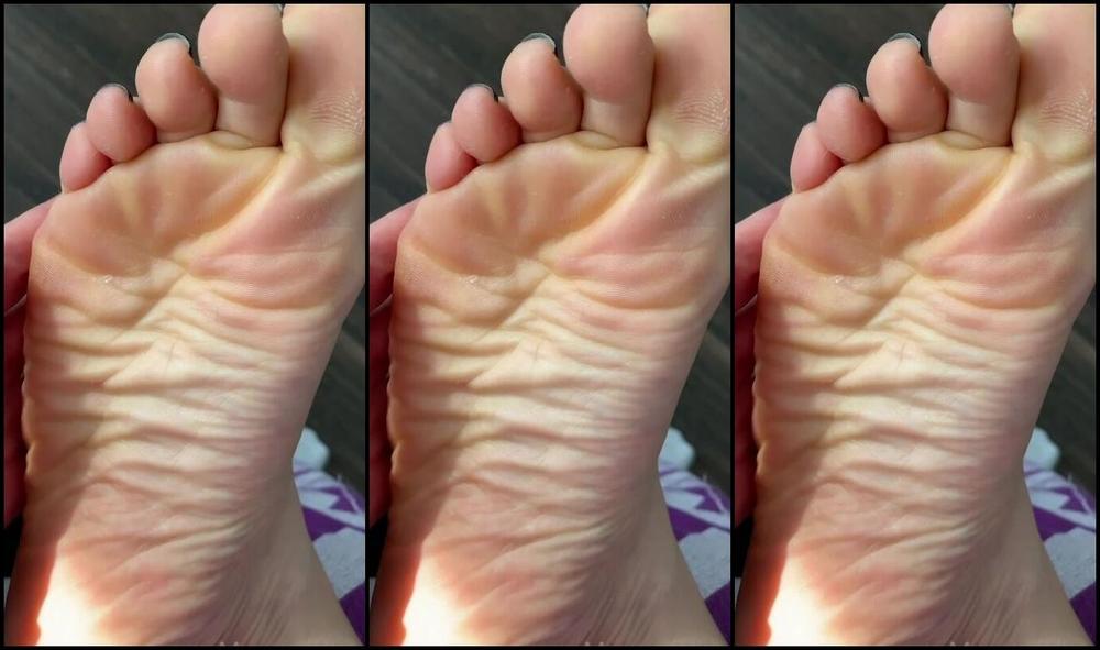 Meggerz Foot Bitch S Over Priced Foot Tease Saga Each Clip Was Sent To Him Via Text For Each W