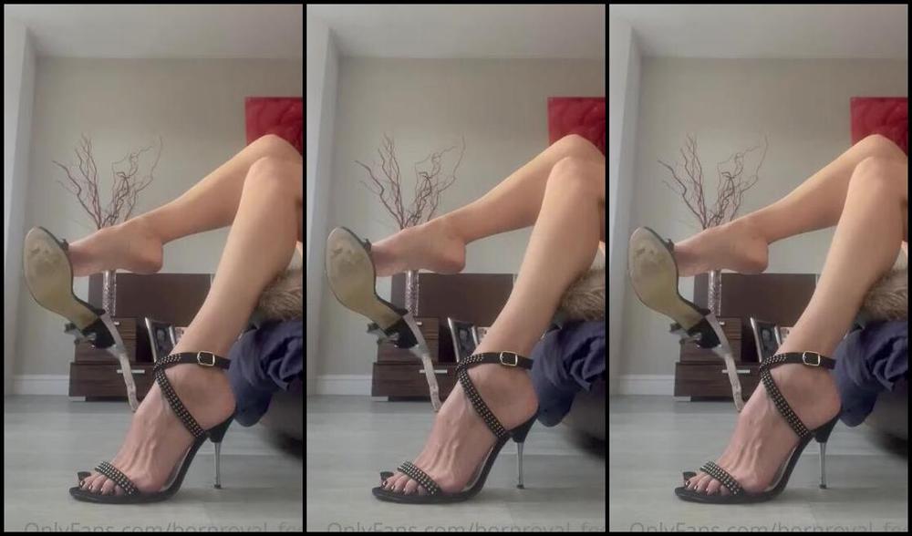 Bornroyal Feet Onlyfans A Bit Of Dangling With This Sexy Sandal On My Narrow Feet