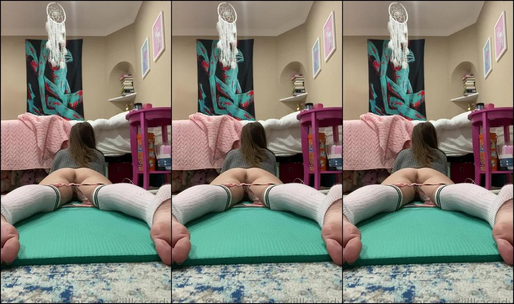 Jillkassidyy Yoga Session With Your Fav Slut