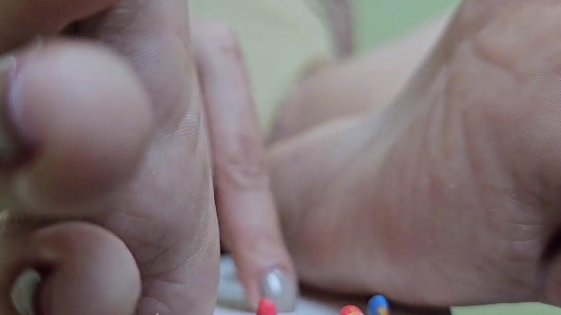 Valery Maxwell Nicknamed Giantessvalery Onlyfans 09 08 2024 Look How Small You Are Compared To My Feet Little Ones Do What I Say Or