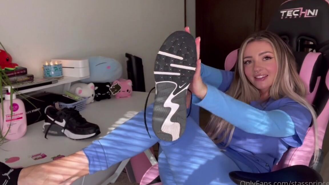 Stassprincess19 Onlyfans Nurse Teases And Makes Fun Of You For Liking Her Stinky Work Feet Haven T Posted A Full Lengthp