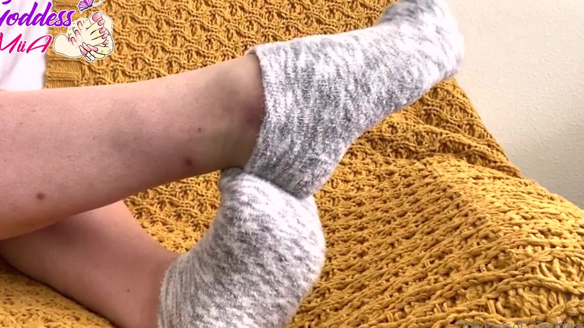 Goddessmiia Onlyfans Fuzzy Sock I Barely Get To Wear These In Florida But They Are So Comfy