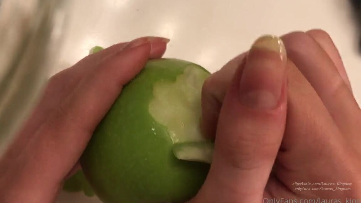 Lalalaura Nicknamed Lauras Kingdom 06 24 2020 Onlyfans Video Alexandras Apple Claw