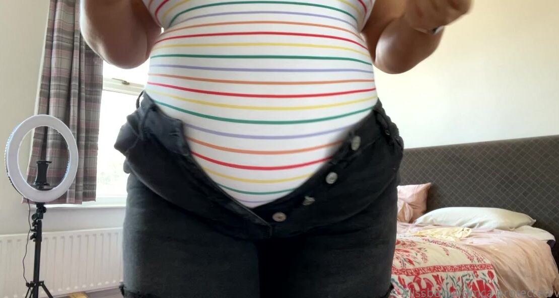 Alissbonyt 2373296026 02 23 2022 Ok Who Snuck In And Shrunk All My Clothes