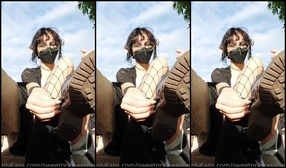 Sweetprincesscandy Nicknamed Sweetprincesscandy Onlyfans One More Sock Removal Elf Version Ive Tried To Do A Little Voice Over Since