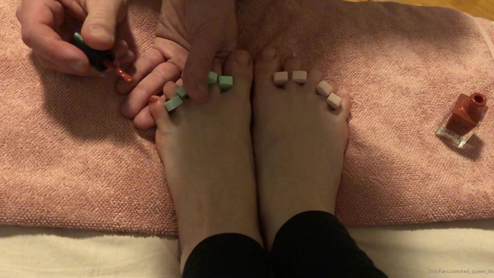 Red Queen Watch My Cuck Do My Toe Nails Send A