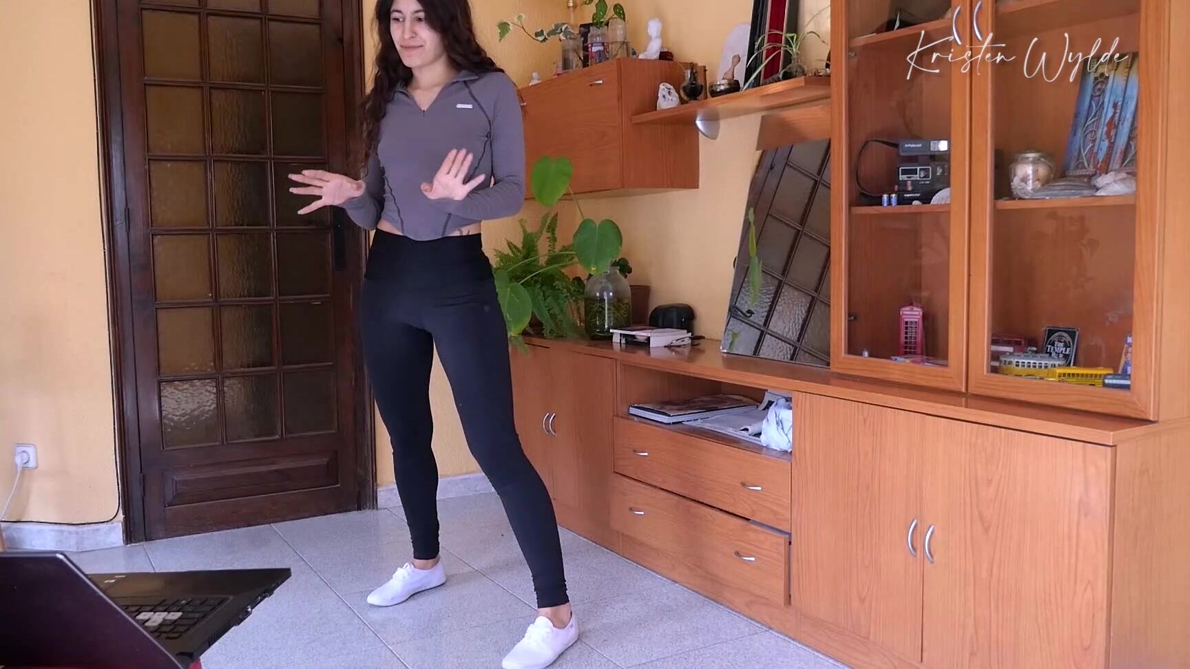 kungfu, martialarts, shoefetish, sneakerfetish bruce lee and keds Manyvids