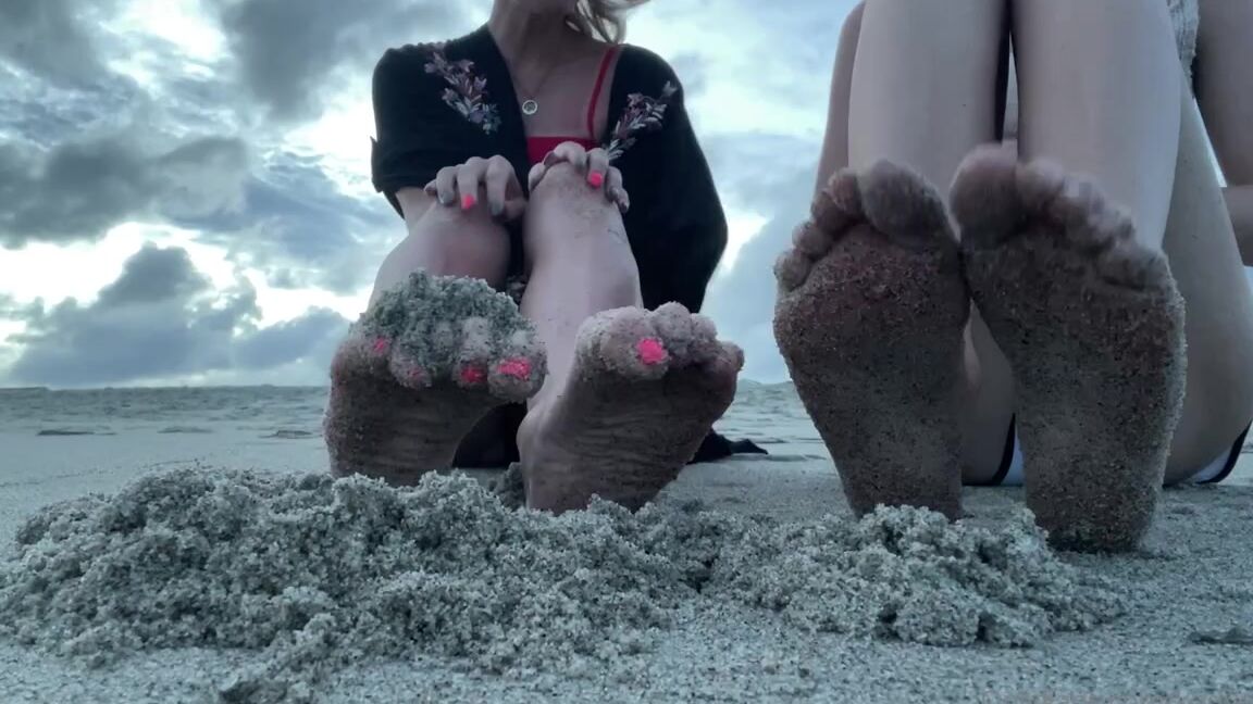 Kodyevans Onlyfans Some Foot Fun In The Sand With Onlyfanscomlondonevans