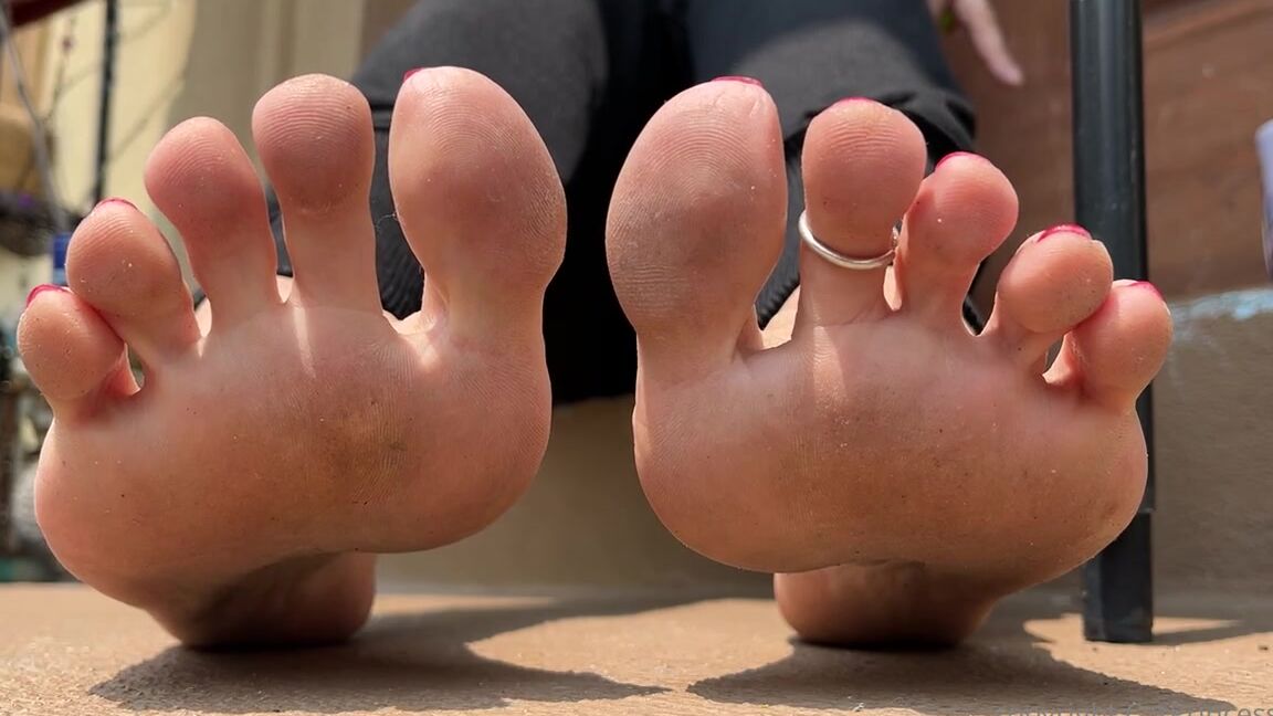 Catprincessfeet Onlyfans Come Smoke And Relax With Methen You May Oil Them Up For Me