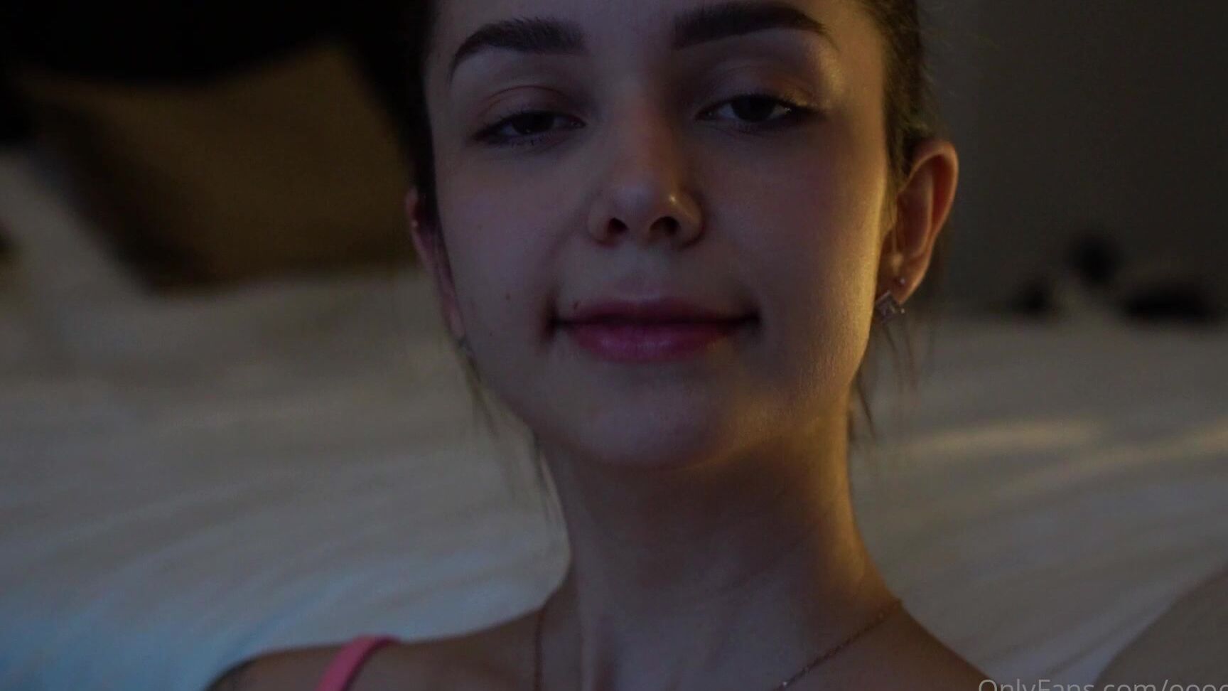 eva oops 5545ea7f-e798-4e26-8e77-6e56a7281f56 Web Cam