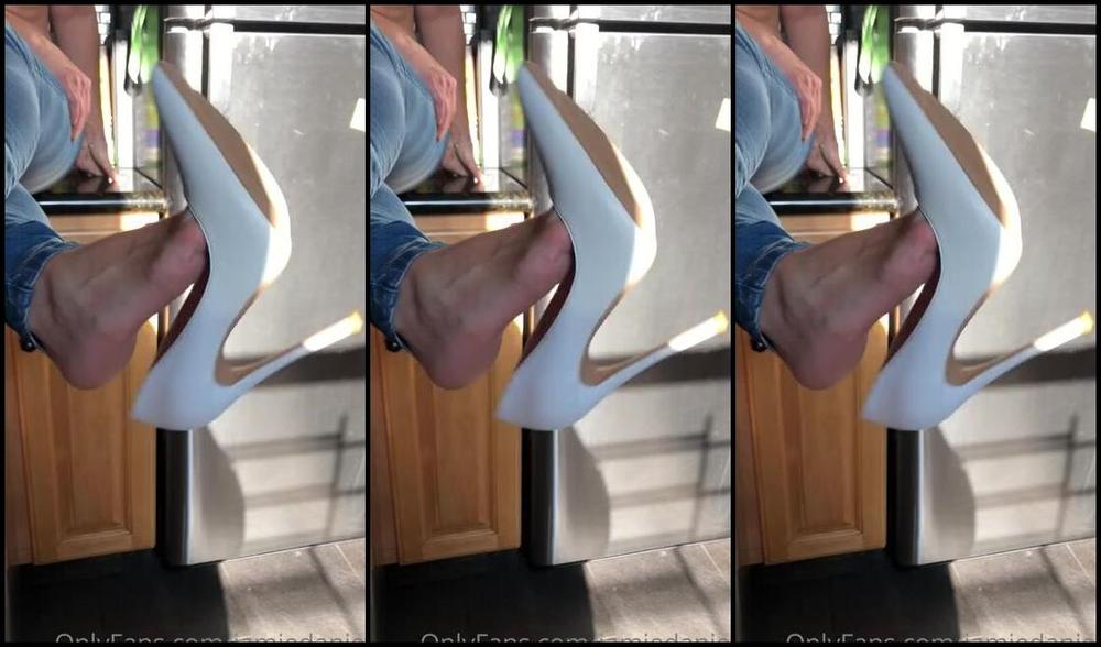 Jamiedaniels Onlyfans 2Nd Post For Today Nycgoddessdee In Some Sexy White Pump Shoe Dangle 19P