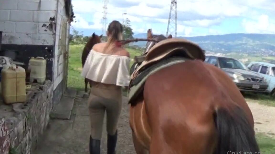 Ghrfan Onlyfans The Moments Before The Ride The Goddess Is Walking With Her Horse One Can Admire The