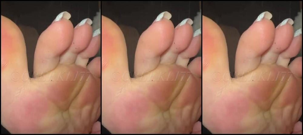 Greek Goddess Li Aka Greekli77 Onlyfans Stinky Socks After A Long Shift At Work Get On Ur Knees And Lick The Lint Off My Feet Like The V0Z