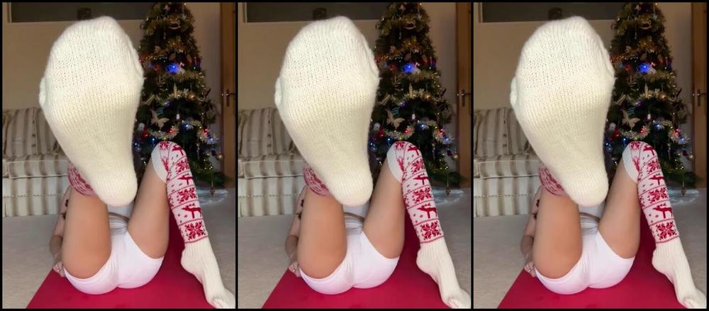 Babebarefootofficial Onlyfans Festive Yoga Are You Ready To Bend Me Over Under The Christmas Tree 8P