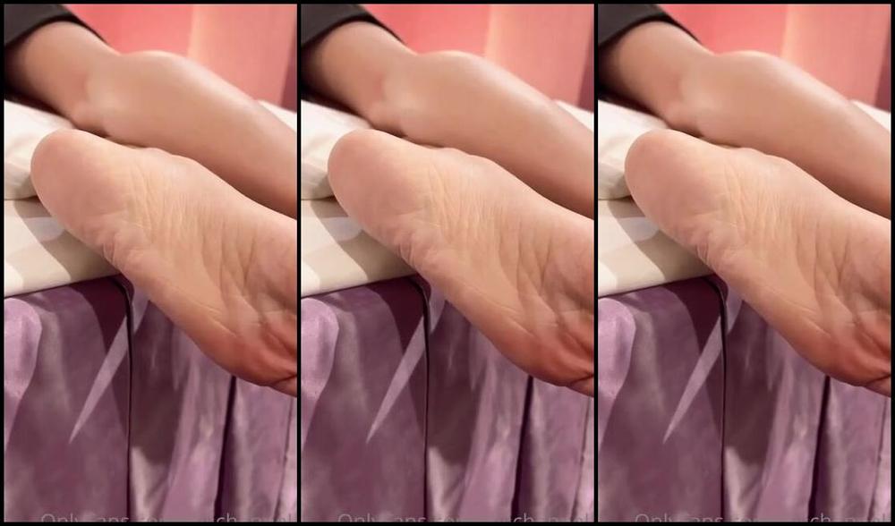 Miichannel R Nicknamed Miichannel R Onlyfans Observation Of The Soles Of A Sleeping Female Teacher