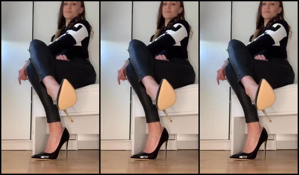 Miss Emma Rose Nicknamed Emmaemmarose Onlyfans Another Free Video I Deserve Tips For Looking So Hot And Omg Trust Me My Feet