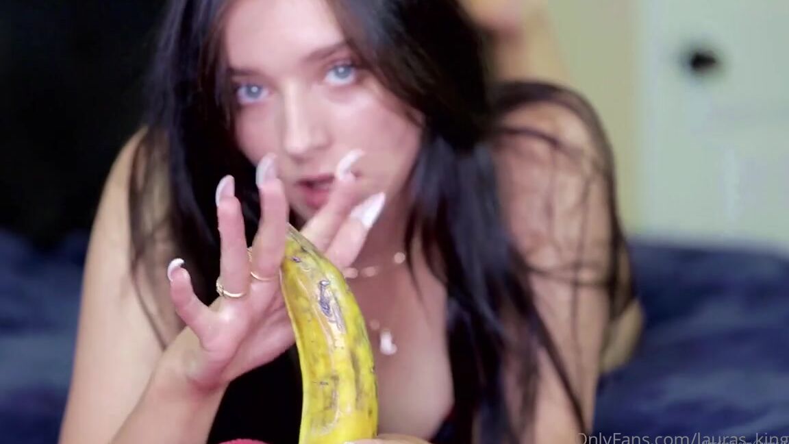 Lalalaura Nicknamed Lauras Kingdom 08 01 2022 Onlyfans Video Lexis Banana Jerk Goddess Lexi Is Back She Grabs A Ripe Banana And Decides To Demonstrate