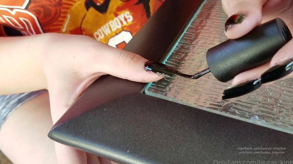 Lalalaura Nicknamed Lauras Kingdom 04 25 2022 Onlyfans Video Knicole Nail Polishing Here Is The The Lovely Knicole Polishing Her Nails She Starts With A