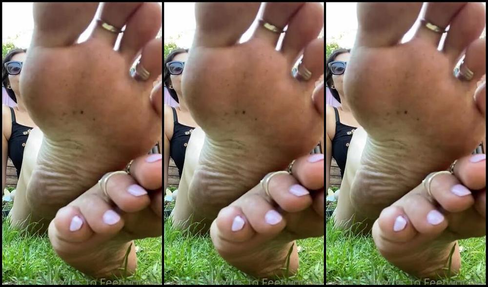Feetwonders Onlyfans Made This Clip Whilst At Family S Home Garden I Quite Like The Pedi And Toe Rings However The 9Tp