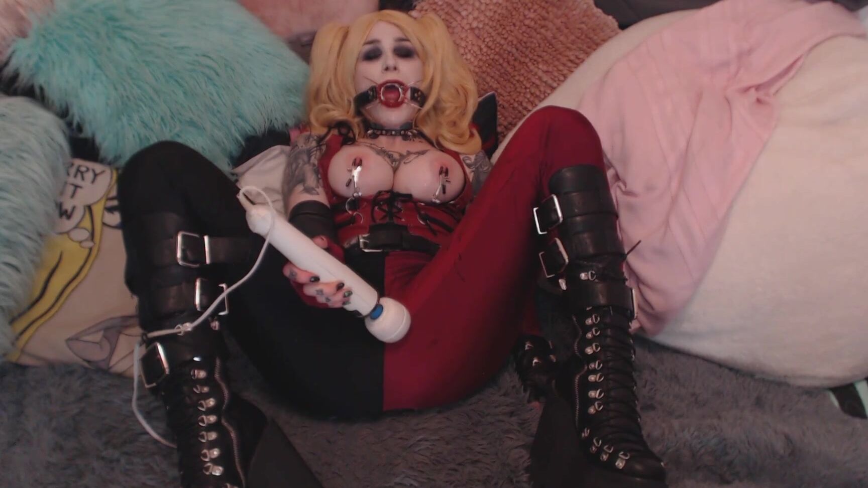 snowxwhite harley quinn gagged clamped and fucked manyvids