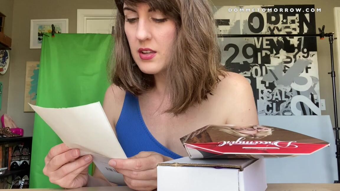 Ms Tomorrow Nicknamed Dommetomorrow Onlyfans My Happy Place Is Unboxing Gifts