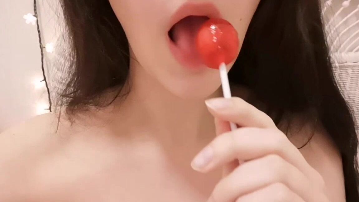 Lilli Lovedoll Candy Spit Play