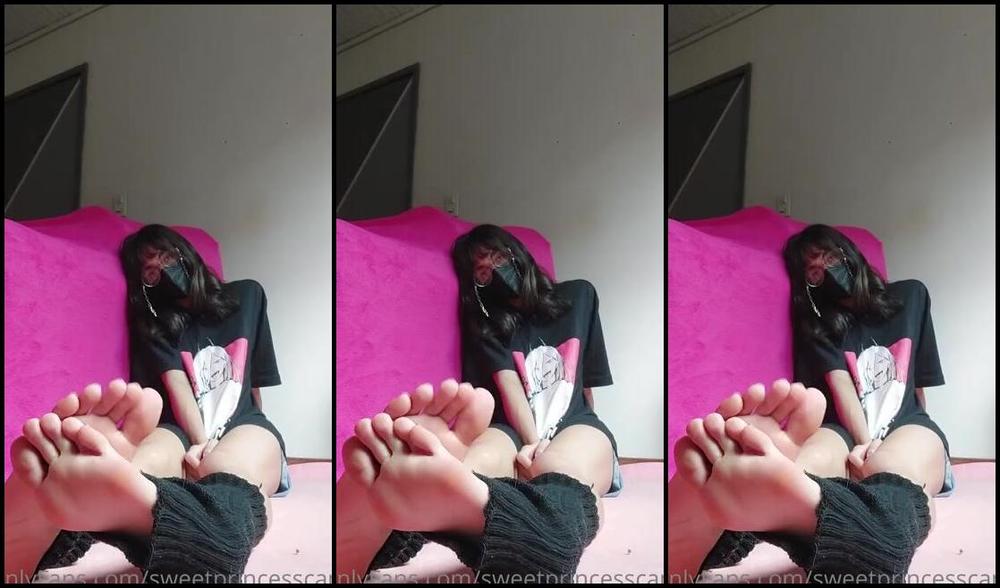 Sweetprincesscandy Nicknamed Sweetprincesscandy Onlyfans Hii Why Dont You Touch Yourself To My Feet Ive Seen You Staring Before And
