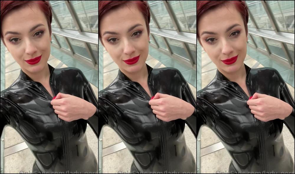 Lady Perse Some Latex In Public