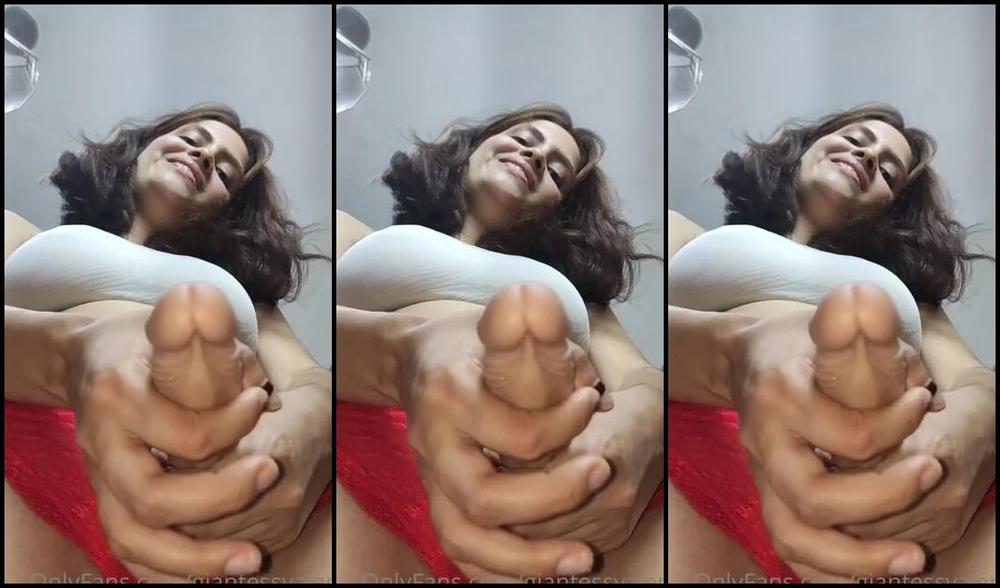 Valery Maxwell Nicknamed Giantessvalery Onlyfans 04 25 2023 Do You Like Sissy Slave This Is What You Deserve Im Going To Crush You