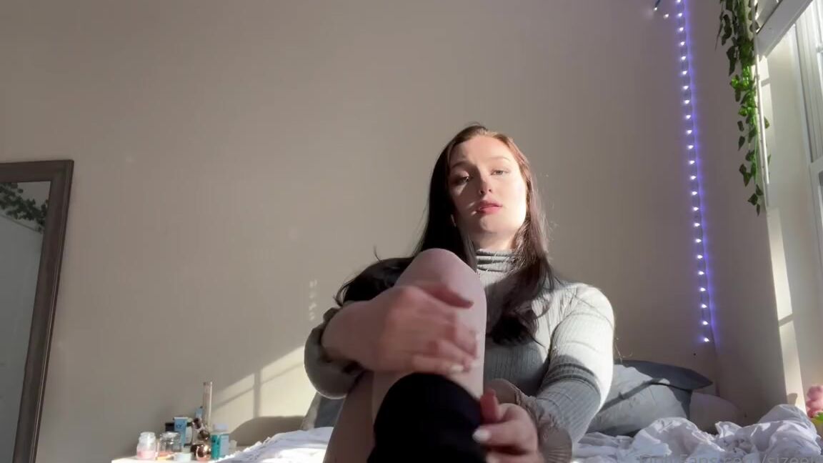 Becca Foxx Aka Foot Fetish Sizeelevens Onlyfans Cum For Mommy S Nylonsp