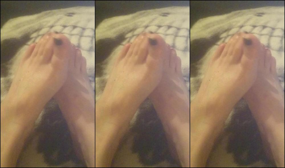 Curvycandice My Oily Feet