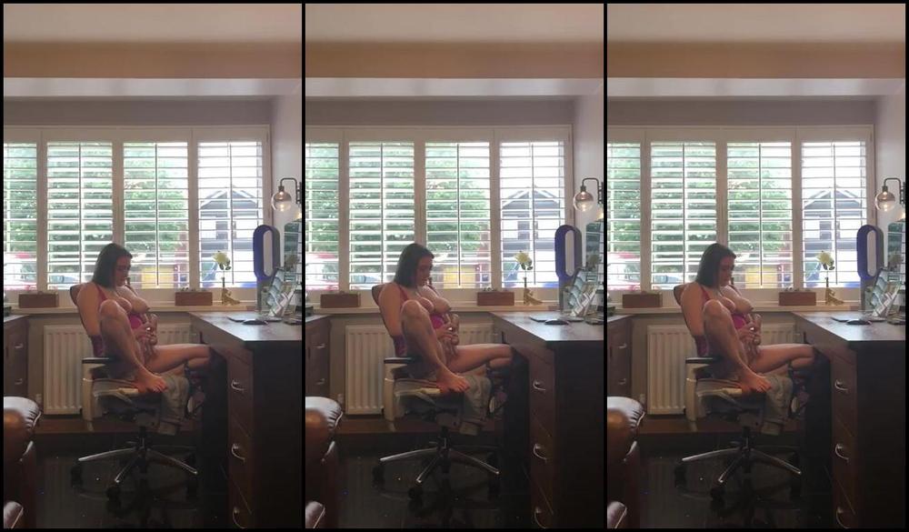 "SuzieLove212" big boobs, milf, orgasms, pussy play, vibrator office wank in front of window Manyvids