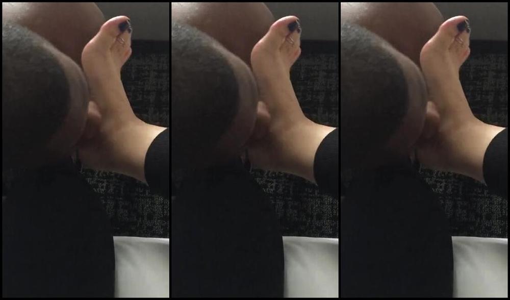 Fetishxqueen Onlyfans Keep At It Foot Slave A Slaves Job Is Never Done