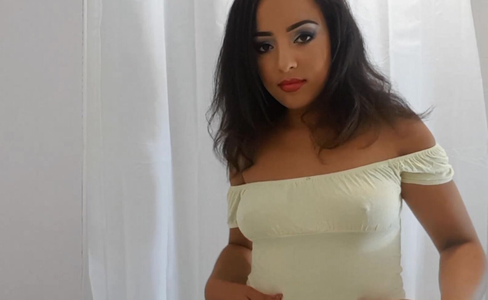 Kaylalouise Breast Tease Playing With Boobs