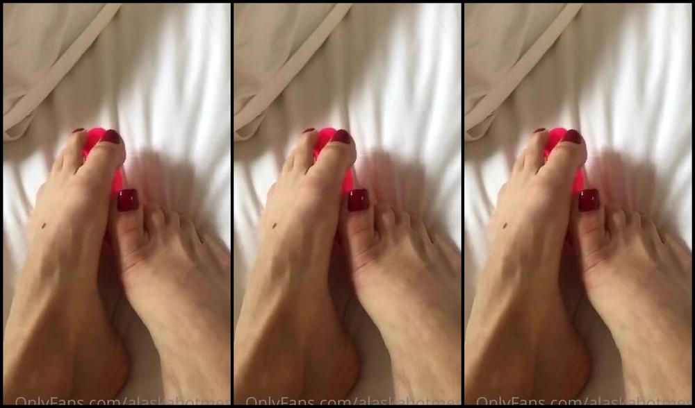 Goddess Alaska Nicknamed Alaskahotmess Onlyfans Look What Just Arrived At My Door Today