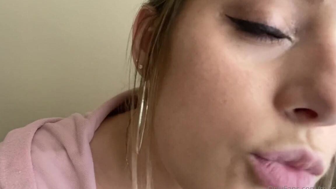 Miss Cassi Nicknamed Misscassi Onlyfans Kissing Asmr Special Request
