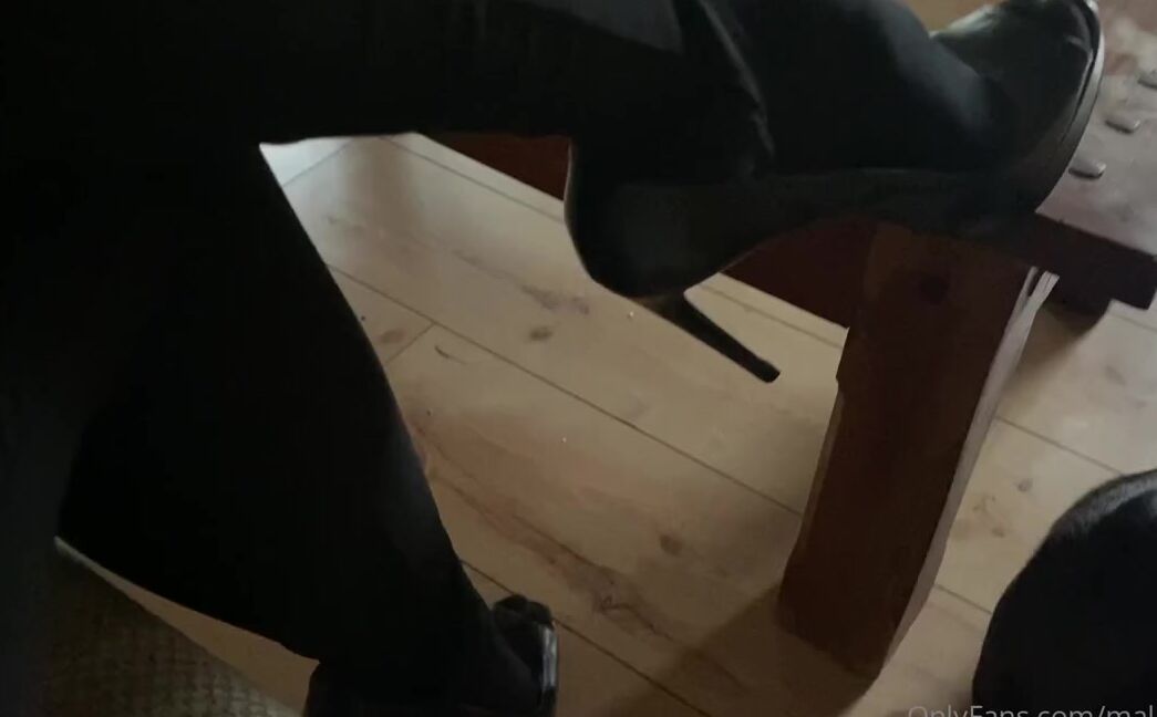 Malivisia Nicknamed Malivisia Onlyfans 11 22 2022 Let Me Know What Should Happen With This Banana Tomorrow