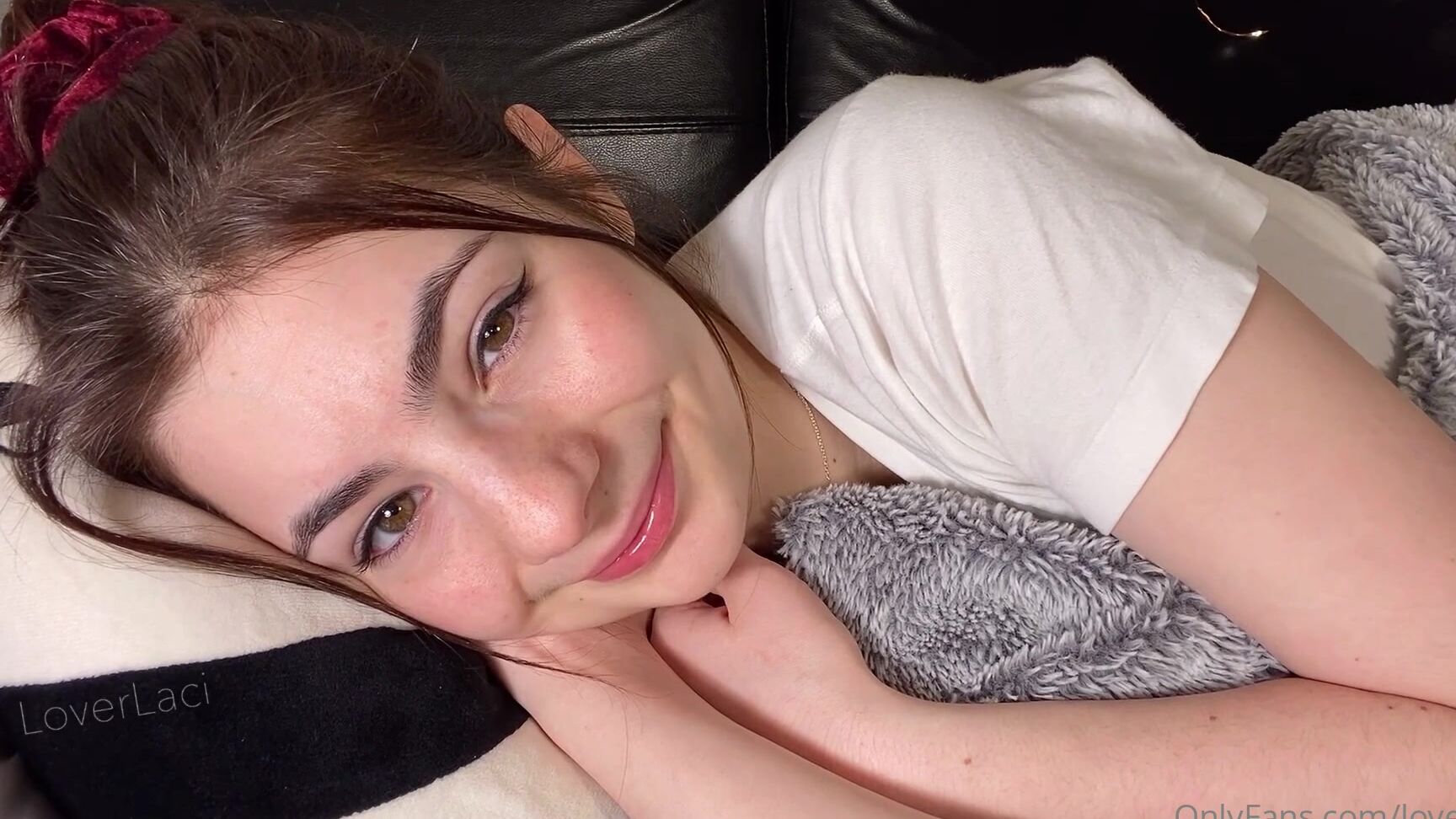 loverlaci-01-03-2021-2043729757-come-cuddle-me-i-made-some-more-cuddle-porn-for-you