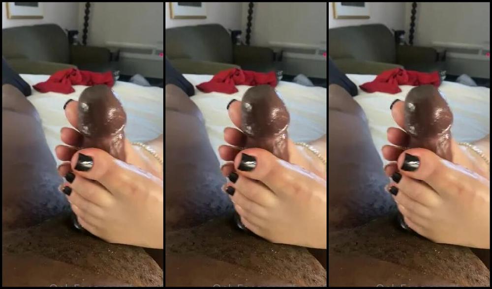 Officialfootgod216 Nicknamed Footville Onlyfans College Friend Oreo Footjob