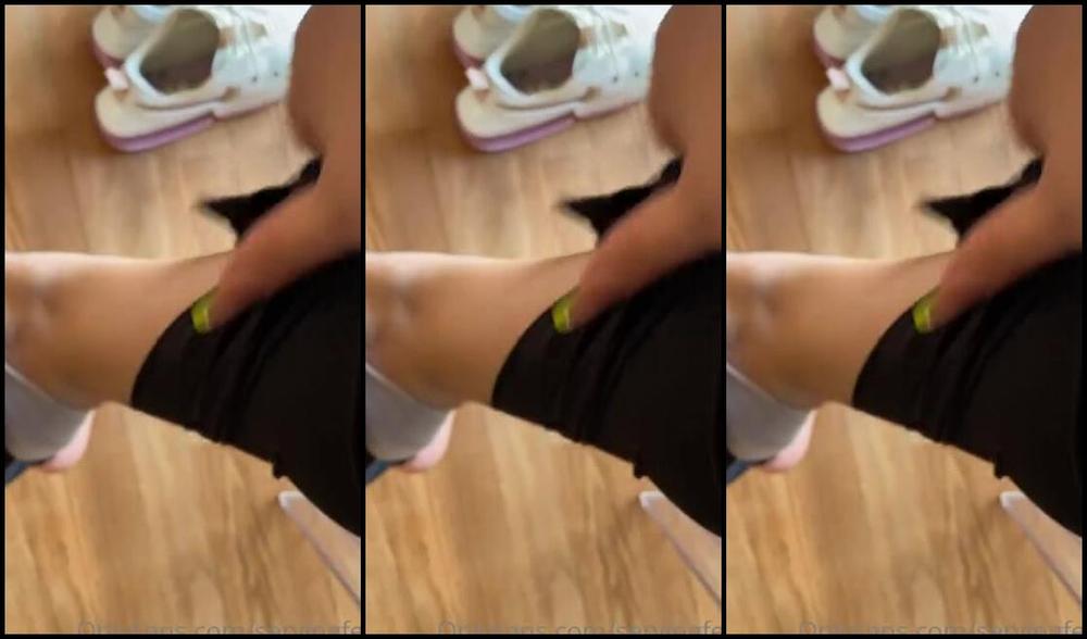 Servingbarefeet Aka Servingfet Onlyfans Quick Sock Removal On Ig Live Before They Booted