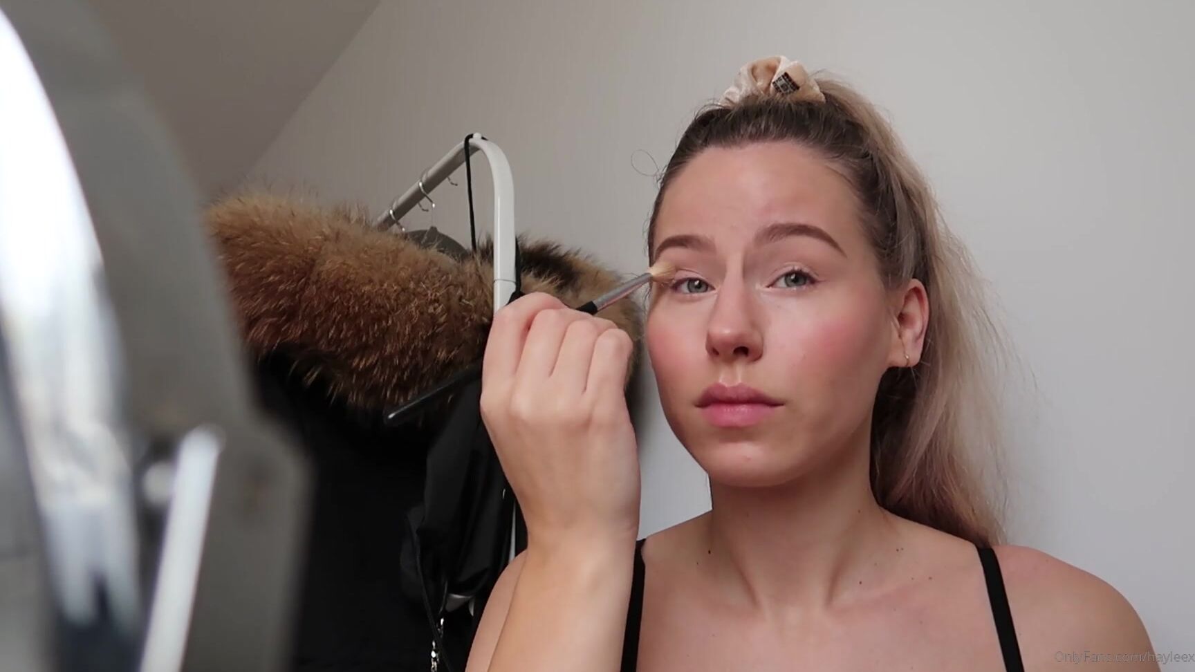 hayleex-21-10-2020-1114217074-doing-my-everyday-makeup