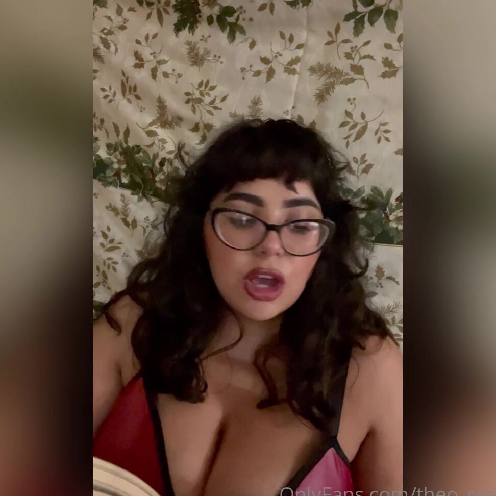 Theo Reads A Court Of Thorns And Roses Chapters Don T Buy It From My Mess