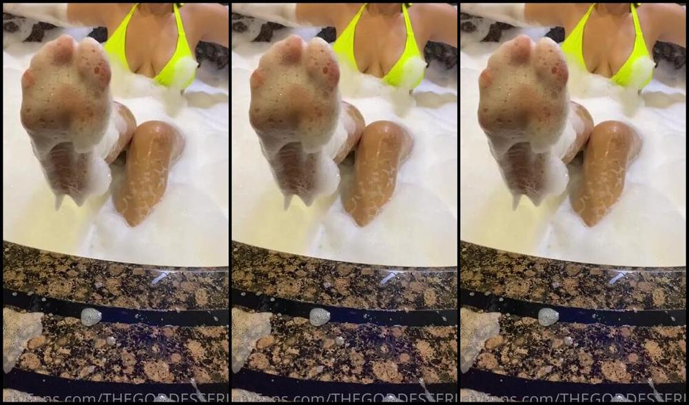 Erin Aka Thegoddesserin Onlyfans Would You Like To Join Me In The Jacuzzy