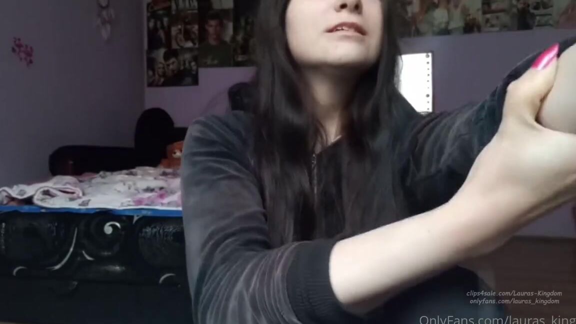 Lalalaura Nicknamed Lauras Kingdom 08 03 2020 Onlyfans Video Please Welcome Aisha To Lauras Kingdom Aisha Is A Beauty With Long Curved Stiletto Nails That