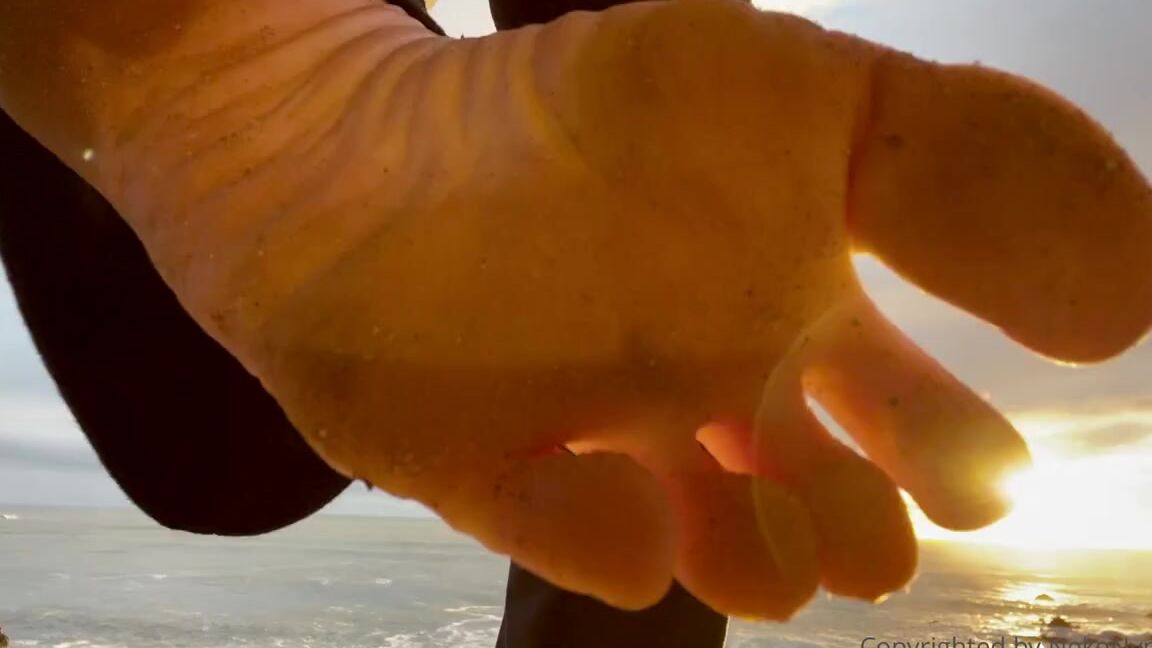 Nekonymphe Onlyfans Glimpse Of The Video Going Out After The Buttplug One It S Nature Asmr And Feet Focused With Some H