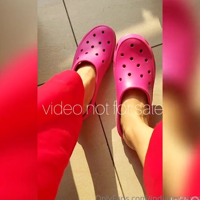 Sahiba Kaur Indian Mistress Onlyfans Morning Feet No Pedi No Wash Dry Nd Dirty Clean With Your Toung Mere Kutyop