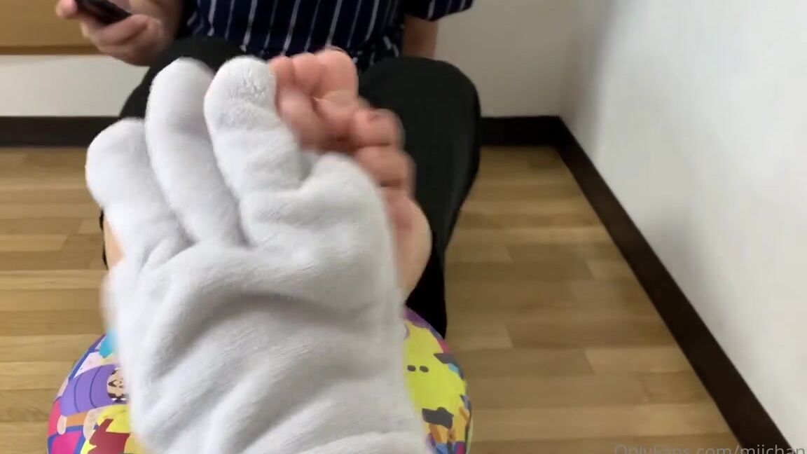 Miichannel R Nicknamed Miichannel R Onlyfans Tickling The Soles Of The Feet 1 S3