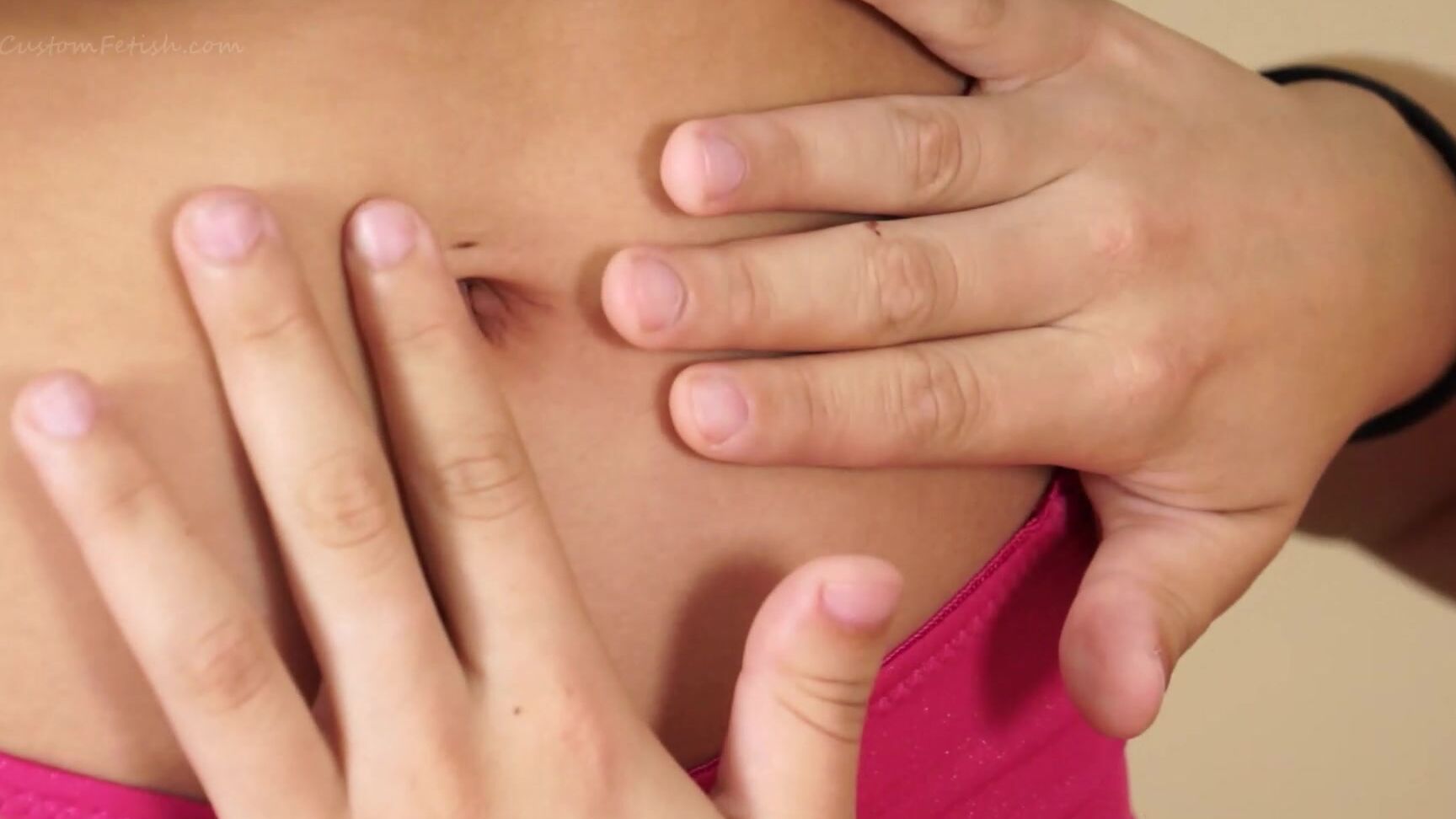 Kitty Explores Roxys Belly Button